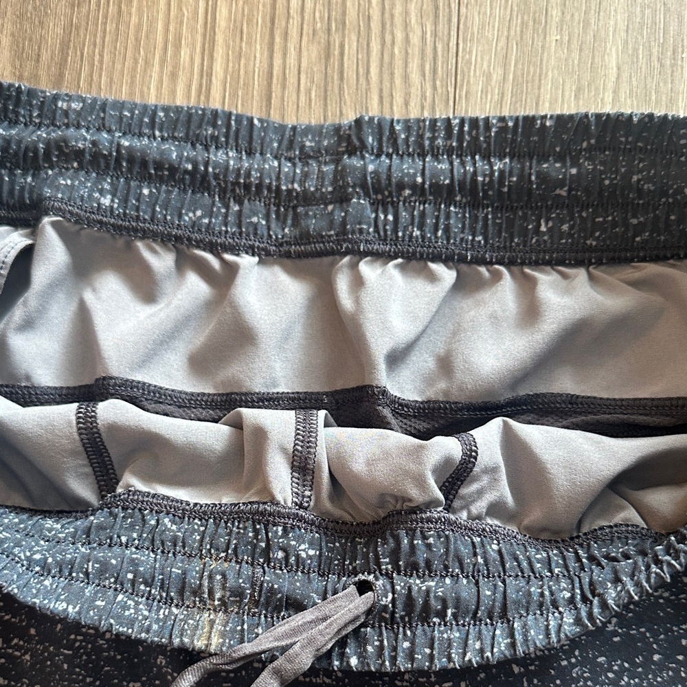 Men's Lululemon 9” inseam Linerless Pace Breaker Blue Speckled Shorts - Picture 3 of 5